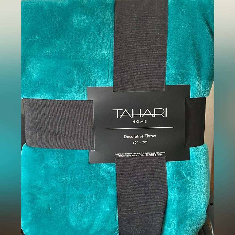 Throw blanket